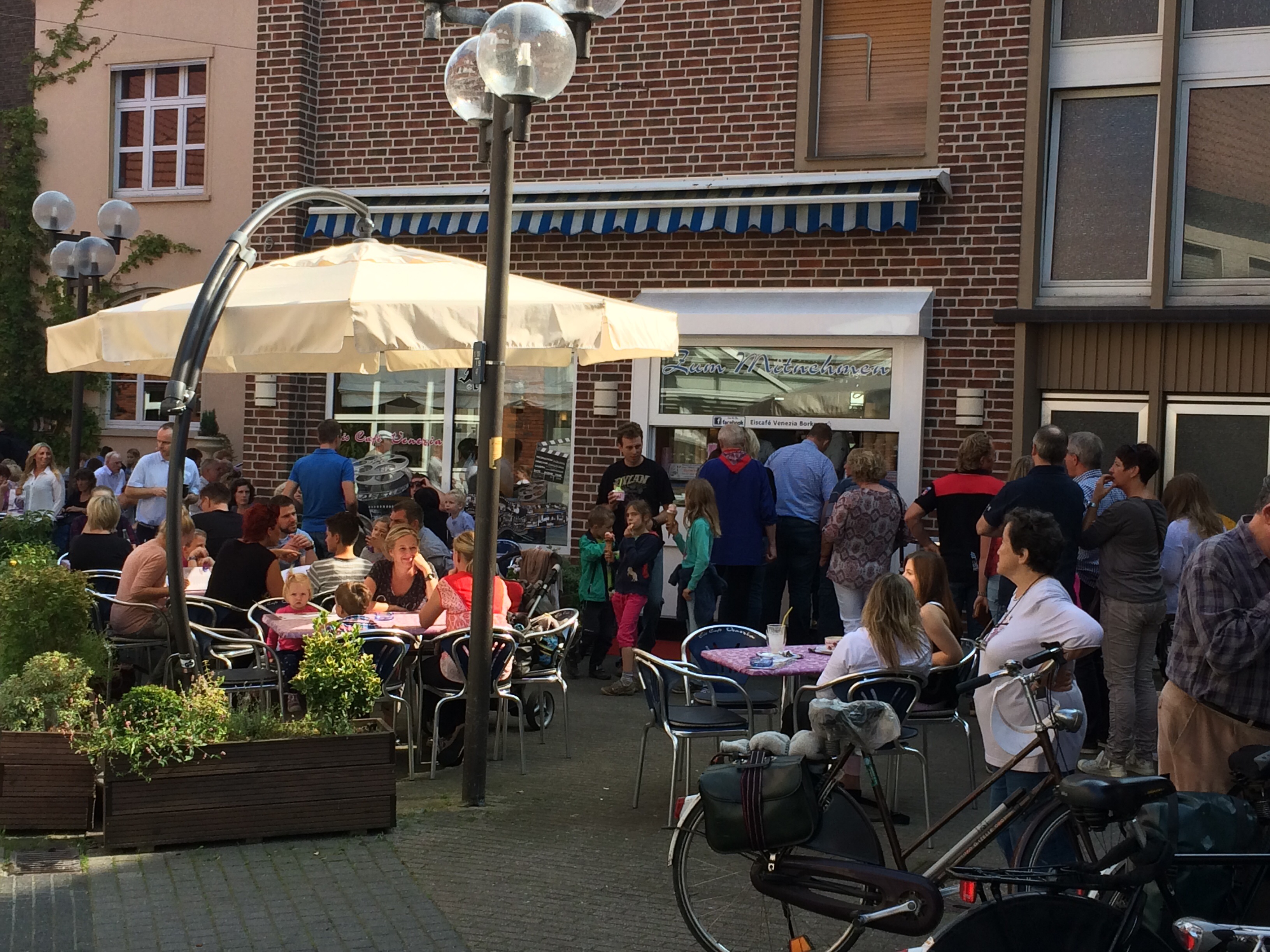 Außenansicht Eiscafe in Borken