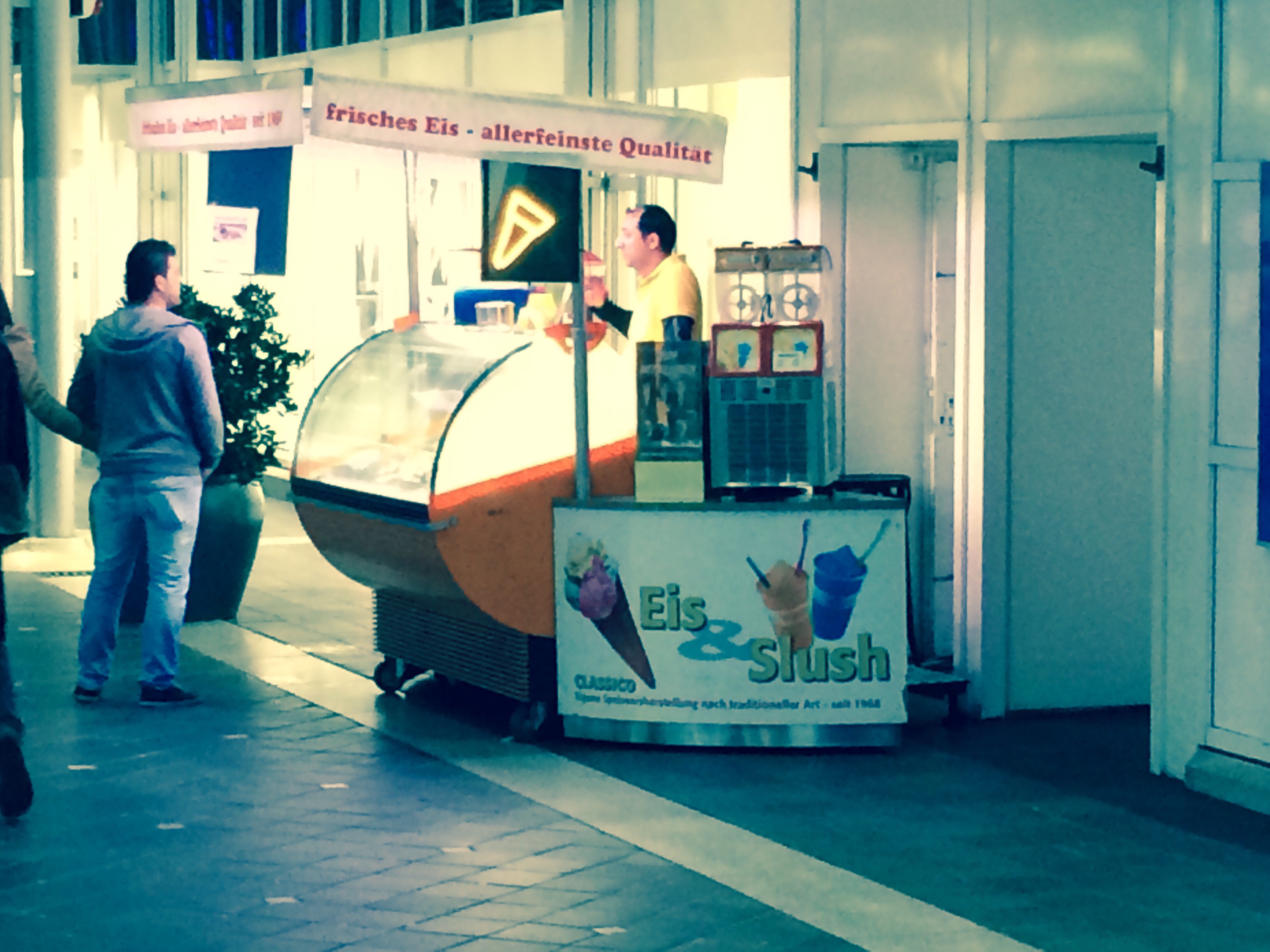 Außenansicht Eisstand  in Bremen