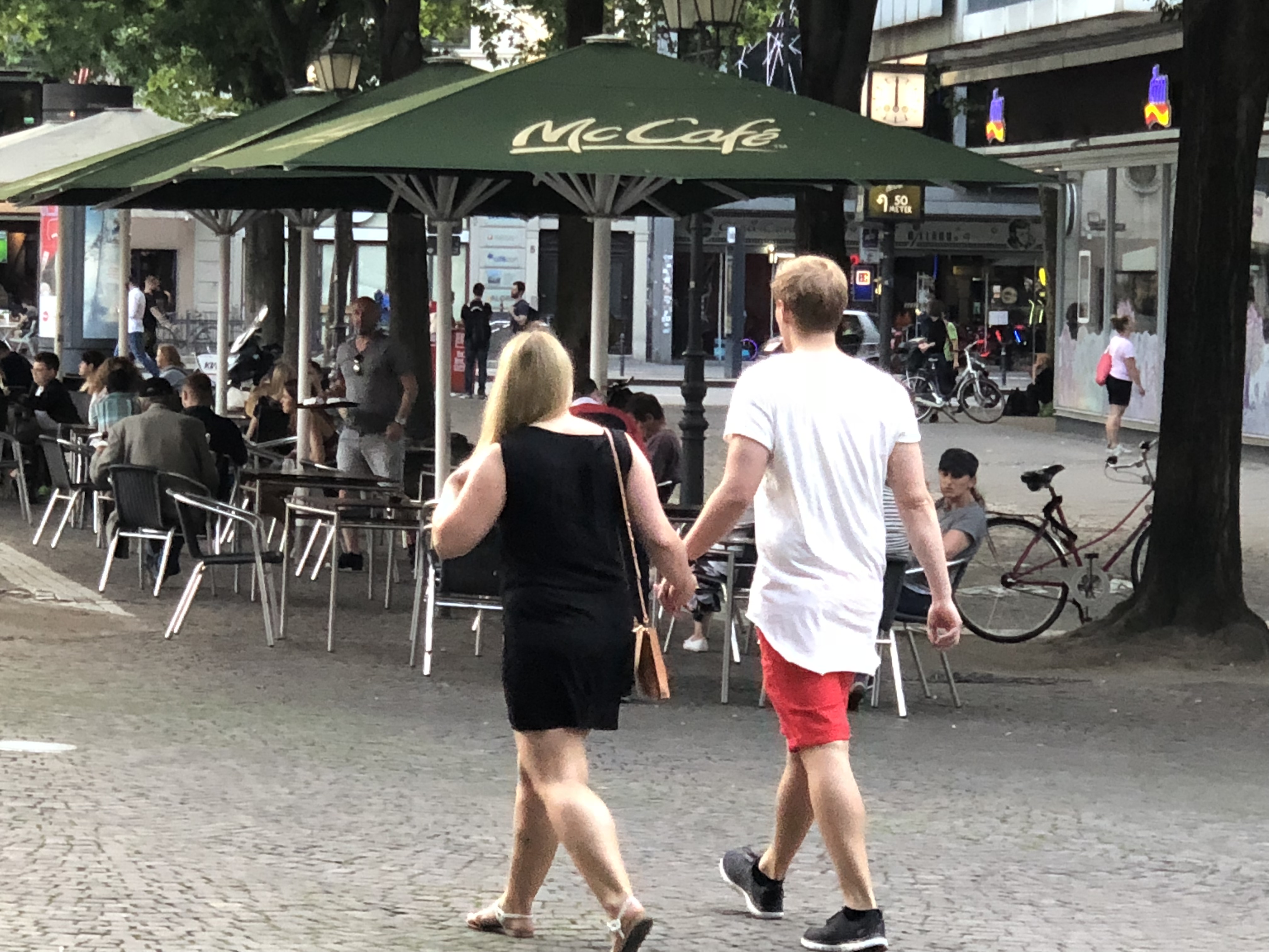 Außenansicht MC Donalds Rudolfplatz in Köln