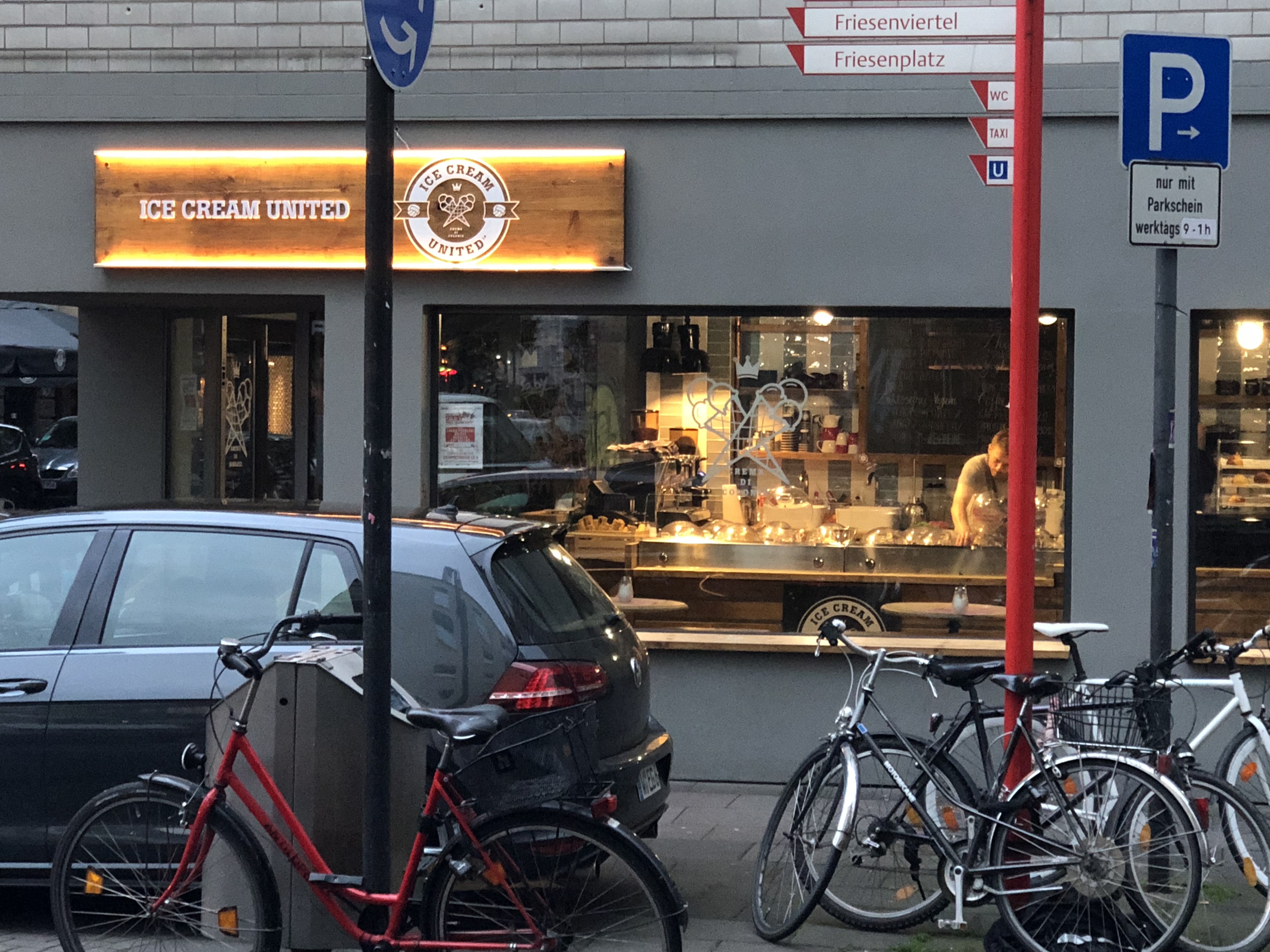 Foto 5 von Crema die Colonia by Poldi (Podolski) in Köln